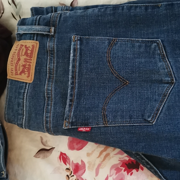 Levi 312 - Picture 2 of 3